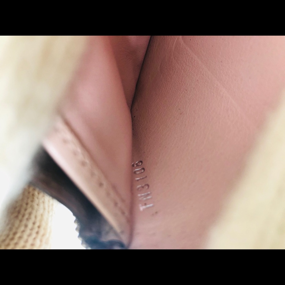 Louis Vuitton Mahina Zippy Wallet - Picture 7 of 8